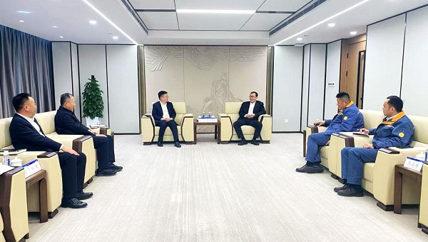 岳文彥一行拜會(huì)中國(guó)寶武集團(tuán)黨委常委，寶鋼股份黨委書(shū)記、董事長(zhǎng)鄒繼新